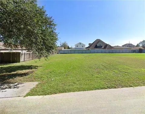 2321 Jackson Blvd, Chalmette, LA 70043