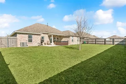 Exterior - 205 Cove Pointe Dr, Luling, LA 70070 photo 4 of 4