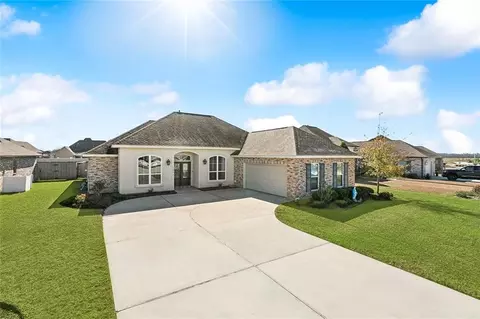 205 Cove Pointe Dr, Luling, LA 70070
