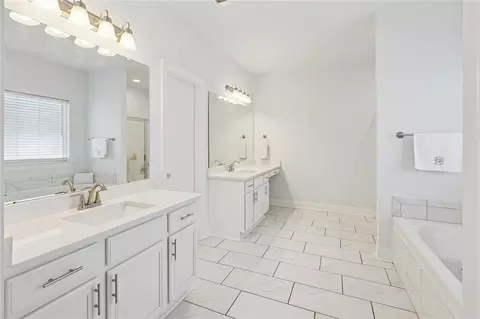 Bath - 205 Cove Pointe Dr, Luling, LA 70070 photo 1 of 5