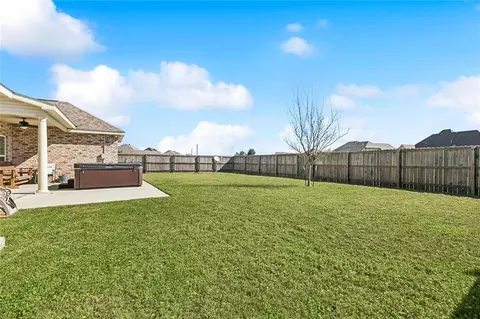 Exterior - 205 Cove Pointe Dr, Luling, LA 70070 photo 3 of 4