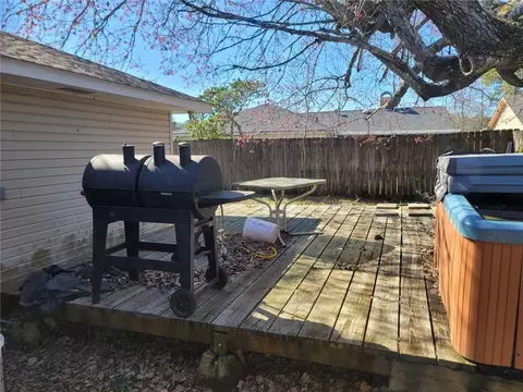 Exterior - 111 E Queens Dr, Slidell, LA 70458 photo 3 of 3