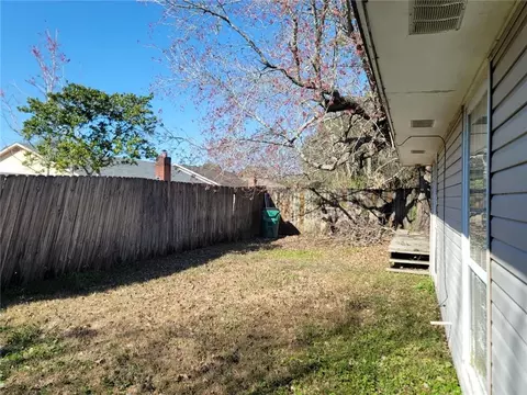 Exterior - 111 E Queens Dr, Slidell, LA 70458 photo 2 of 3