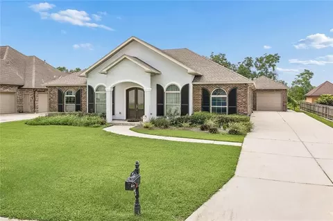 142 Chapel Hill Dr, Belle Chasse, LA 70037