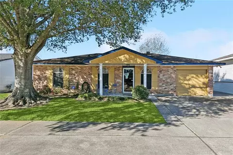 656 Grovewood Dr, Gretna, LA 70056