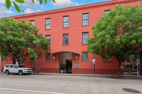 330 Julia St #302, New Orleans, LA 70130