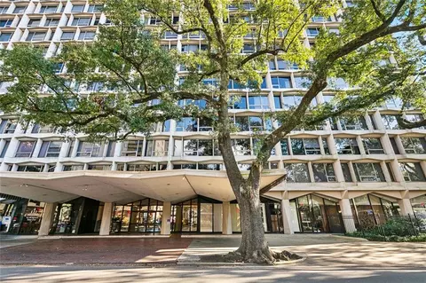 2100 St Charles Ave #7M, New Orleans, LA 70130