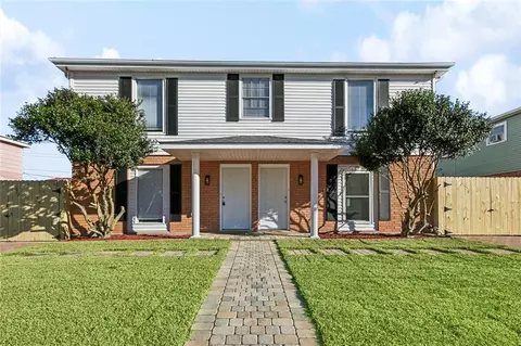 2425 27 Octavia Dr, Chalmette, LA 70043 photo 1