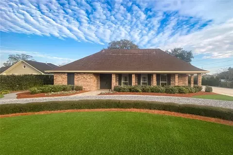 102 Liberty St, Belle Chasse, LA 70037