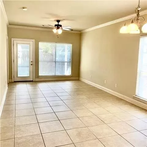 Living - 201 Emerald Oaks Dr, Covington, LA 70433 photo 2 of 2