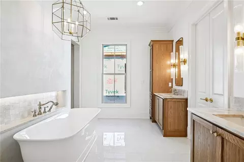 Bath - 331 Randolph Ct, Covington, LA 70433 photo 3 of 5