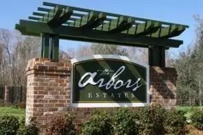 39 Arbor Ln, New Orleans, LA 70131