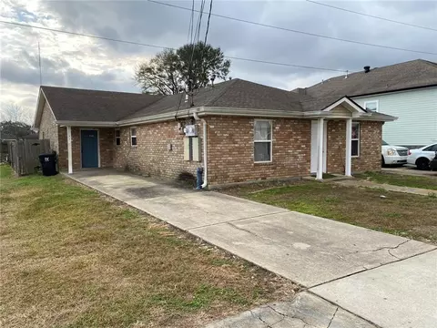 3509-3511 Jupiter Dr, Chalmette, LA 70043