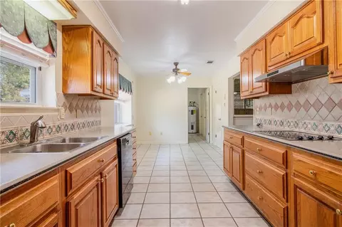 Kitchen - 664 Central Ave, Reserve, LA 70084 photo 2 of 3