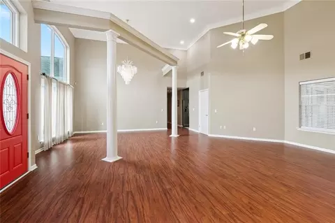 Living - 513 Maryland Dr, Luling, LA 70070 photo 3 of 8