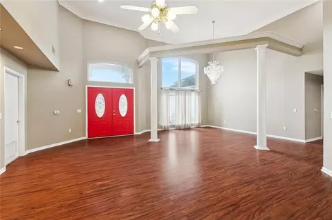 Living - 513 Maryland Dr, Luling, LA 70070 photo 2 of 8