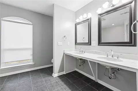 Bath - 513 Maryland Dr, Luling, LA 70070 photo 1 of 3