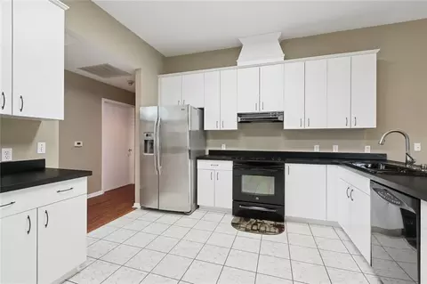 Kitchen - 513 Maryland Dr, Luling, LA 70070 photo 2 of 3