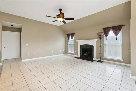 Living - 513 Maryland Dr, Luling, LA 70070 photo 6 of 8