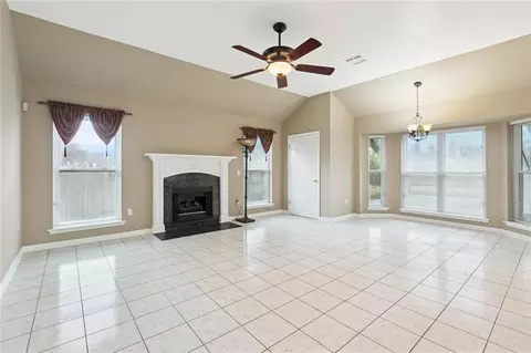 Living - 513 Maryland Dr, Luling, LA 70070 photo 5 of 8