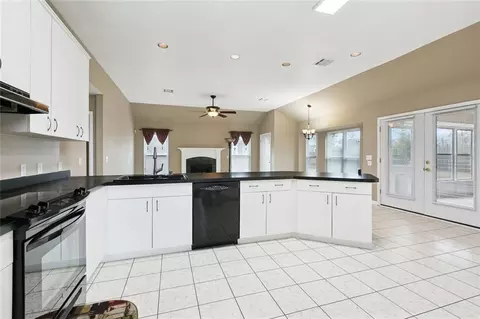 Kitchen - 513 Maryland Dr, Luling, LA 70070 photo 1 of 3
