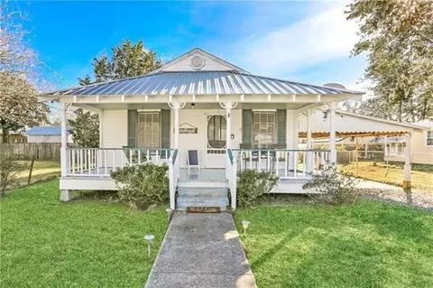 305 Morgan St, Madisonville, LA 70447