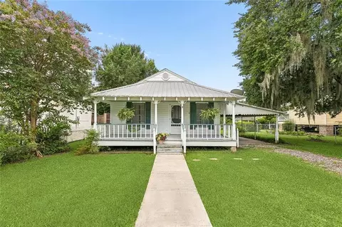 305 Morgan St, Madisonville, LA 70447