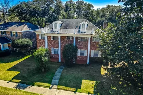 5401 Wimbledon Ct, New Orleans, LA 70131