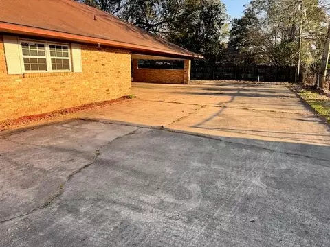9390 El Cajon Dr, Baton Rouge, LA 70815