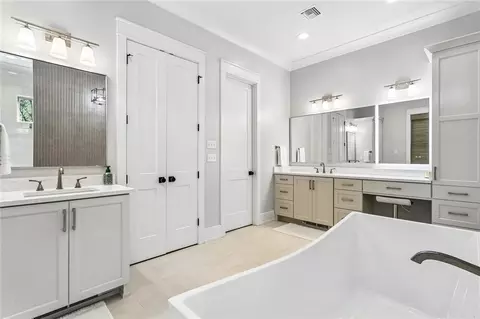 Bath - 72427 Rosebay Dr, Covington, LA 70433 photo 2 of 6