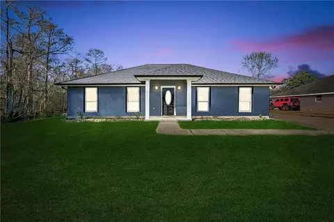 220 Warwick St, Laplace, LA 70068