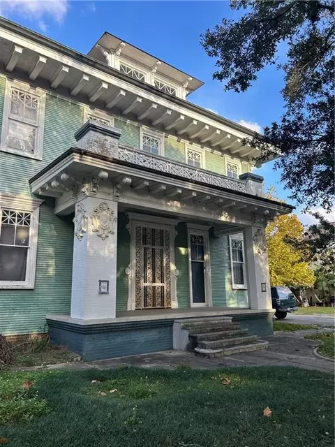2221 Esplanade Ave, New Orleans, LA 70119