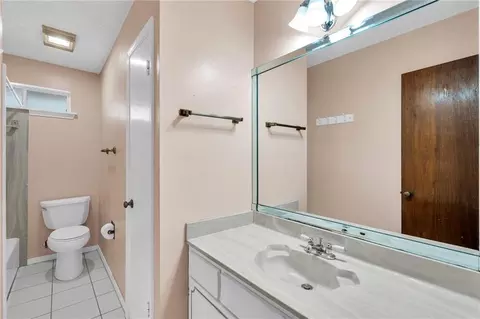 Bath - 14 Zee Ann Dr, Luling, LA 70070 photo 1 of 3