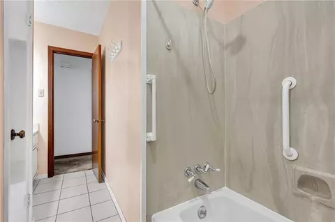 Bath - 14 Zee Ann Dr, Luling, LA 70070 photo 2 of 3