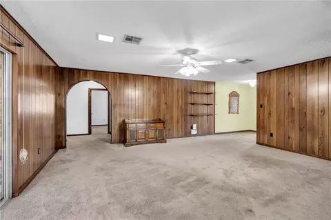 Living - 14 Zee Ann Dr, Luling, LA 70070 photo 4 of 5