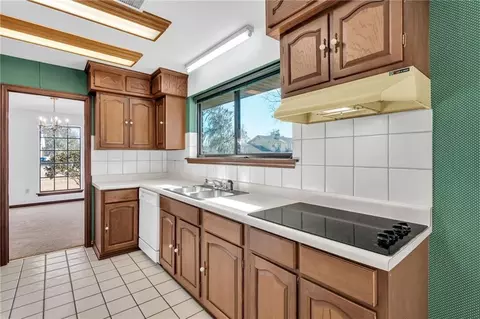 Kitchen - 14 Zee Ann Dr, Luling, LA 70070 photo 2 of 3