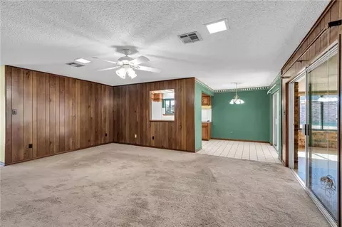 Living - 14 Zee Ann Dr, Luling, LA 70070 photo 3 of 5