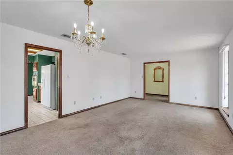 Living - 14 Zee Ann Dr, Luling, LA 70070 photo 2 of 5