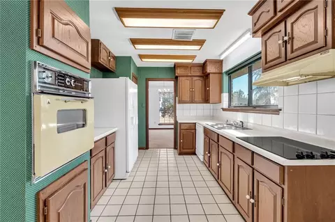 Kitchen - 14 Zee Ann Dr, Luling, LA 70070 photo 1 of 3
