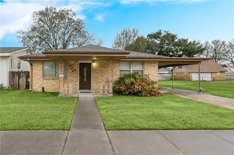 2220 Lyndell Dr, Chalmette, LA 70043