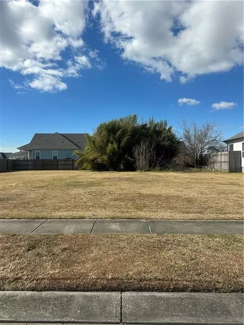 1904 N Karl Dr, Arabi, LA 70032