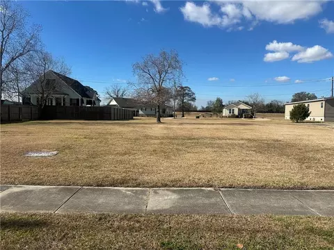1920 Rose St, Arabi, LA 70032