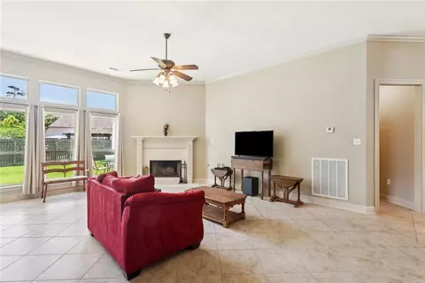 Living - 424 Dockside Dr, Slidell, LA 70461 photo 3 of 4