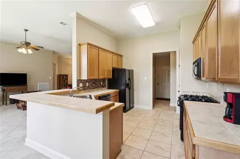 Kitchen - 424 Dockside Dr, Slidell, LA 70461 photo 1 of 2