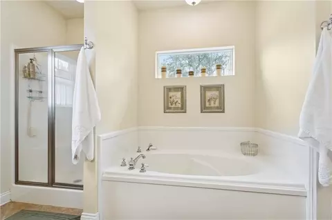 Bath - 47087 Rivergate Dr, Robert, LA 70455 photo 2 of 3