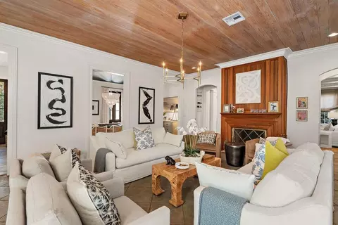 Living - 74550 River Rd, Covington, LA 70435 photo 1 of 7