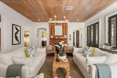 Living - 74550 River Rd, Covington, LA 70435 photo 2 of 7