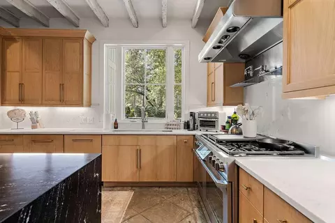 Kitchen - 74550 River Rd, Covington, LA 70435 photo 4 of 4