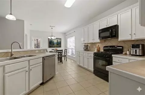 Kitchen - 560 Piney Plains Ln, Covington, LA 70435 photo 2 of 2