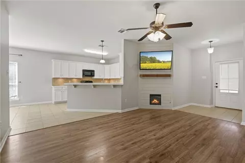 Living - 560 Piney Plains Ln, Covington, LA 70435 photo 3 of 4
